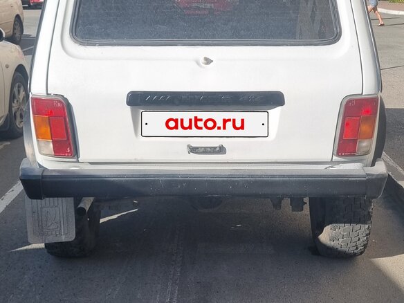 2001 Lada (ВАЗ) 2121 (4x4) I Рестайлинг, белый, 290000 рублей - вид 2