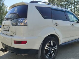 2011 Mitsubishi Outlander II Рестайлинг, белый, 1130000 рублей, вид 4