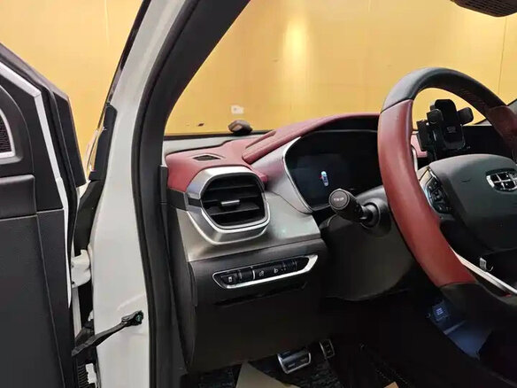 2021 Geely Binyue I Рестайлинг, белый - вид 24