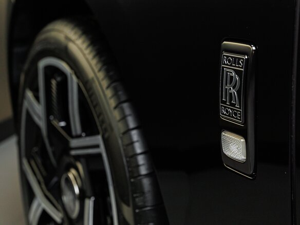 2026 Rolls-Royce Cullinan Black Badge I Рестайлинг (Series II), чёрный, 73670000 рублей - вид 7