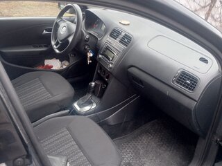 2017 Volkswagen Polo V Рестайлинг, серый, 950000 рублей, вид 4
