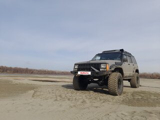 1993 Jeep Cherokee II (XJ), серый, 1560000 рублей, вид 4