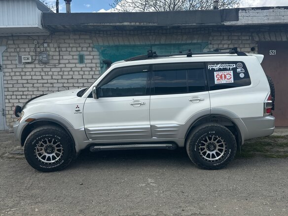 2000 Mitsubishi Montero III, белый, 1350000 рублей - вид 2