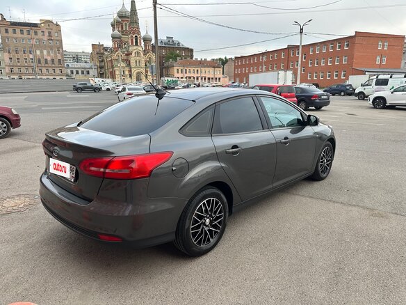 2017 Ford Focus III Рестайлинг, серый, 1300000 рублей - вид 3