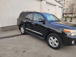 2013 Toyota Land Cruiser 200 Series Рестайлинг 1, чёрный, 3650000 рублей, вид 3