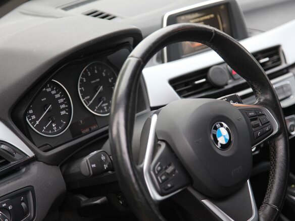 2015 BMW X1 20i xDrive II (F48), чёрный, 1900000 рублей - вид 10