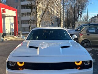 2018 Dodge Challenger III Рестайлинг 2, белый, 1700000 рублей, вид 2