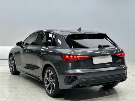2022 Audi A3 Sportback 35 TFSI IV (8Y), серебристый, 2300000 рублей, вид 4