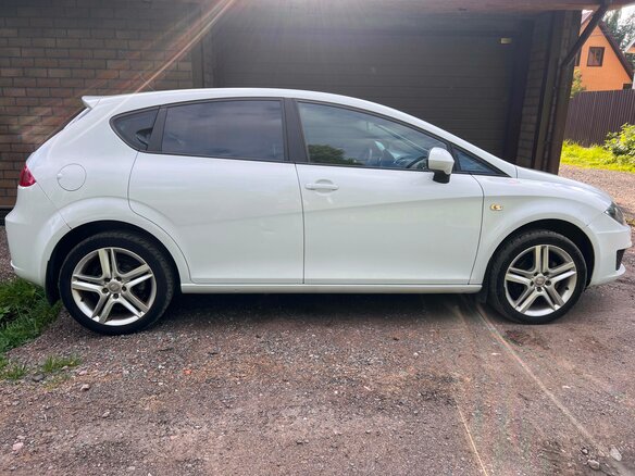 2012 SEAT Leon II Рестайлинг, белый, 900000 рублей - вид 2