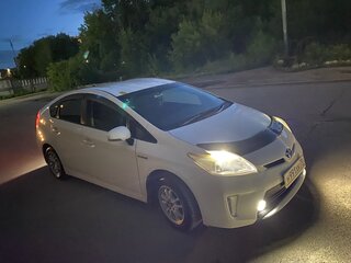 2013 Toyota Prius III Рестайлинг (XW30), белый, 1200000 рублей, вид 1