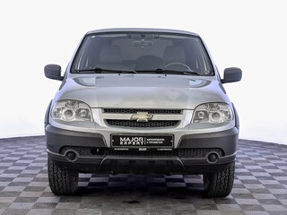 2017 Chevrolet Niva I Рестайлинг, серебристый, 745000 рублей, вид 2