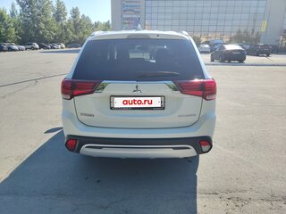 2019 Mitsubishi Outlander III Рестайлинг 3, белый, 1860000 рублей, вид 5