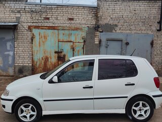 2001 Volkswagen Polo III Рестайлинг, белый, 100000 рублей, вид 3