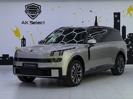 Lynk & Co 900