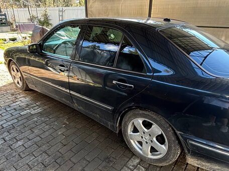 1999 Mercedes-Benz E-Класс 240 II (W210, S210) Рестайлинг, синий, 700000 рублей, вид 3