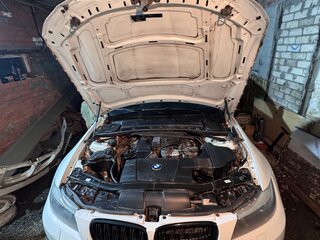 2011 BMW 3 серии 320i V (E90/E91/E92/E93) Рестайлинг, белый, 950000 рублей, вид 3