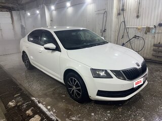 2017 Skoda Octavia III (A7) Рестайлинг, белый, 1630000 рублей, вид 2
