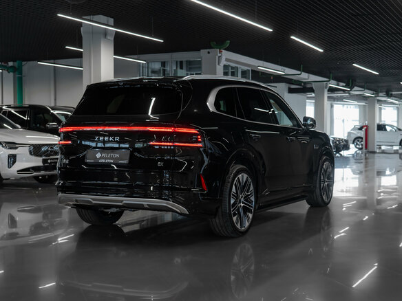 2026 Zeekr 8X 70 kWh, чёрный - вид 4