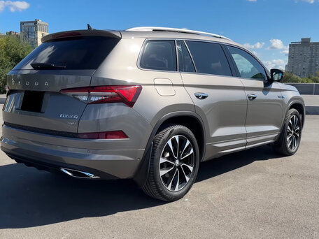 2025 Skoda Kodiaq I Рестайлинг, серый, 3650000 рублей, вид 2