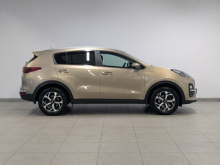 2020 Kia Sportage IV Рестайлинг, коричневый, 2225000 рублей, вид 4