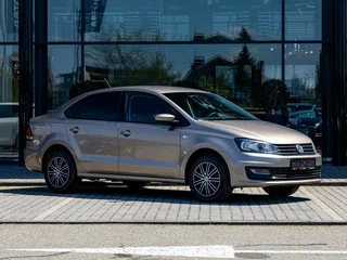 2015 Volkswagen Polo V Рестайлинг, бежевый, 895000 рублей, вид 3