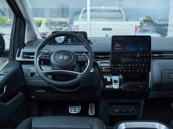 2025 Hyundai Staria I, чёрный - вид 15