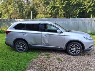 2015 Mitsubishi Outlander III Рестайлинг 2, серебристый, 1735000 рублей, вид 3