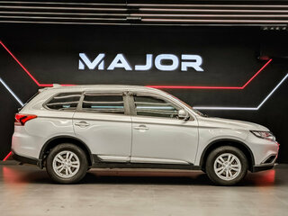 2018 Mitsubishi Outlander III Рестайлинг 2, серебристый, 2280000 рублей, вид 4