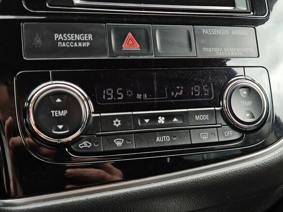 2017 Mitsubishi Outlander III Рестайлинг 2, чёрный, 1825000 рублей - вид 19
