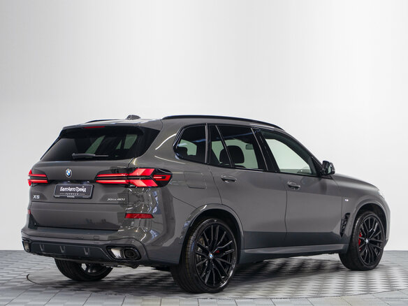 2025 BMW X5 40i IV (G05/G18) Рестайлинг, серый - вид 5