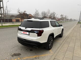 2020 GMC Acadia II Рестайлинг, белый, 3150000 рублей, вид 3