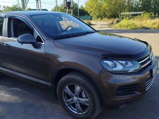 2010 Volkswagen Touareg II, коричневый, 1350000 рублей, вид 2