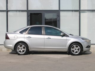 2010 Ford Focus II Рестайлинг, серебристый, 320000 рублей, вид 4