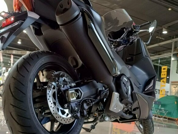 2024 Yamaha TMAX, чёрный - вид 10
