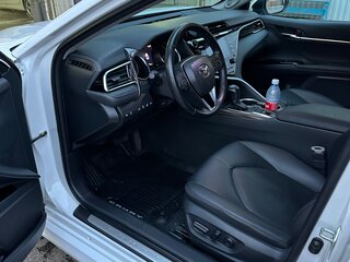 2021 Toyota Camry VIII (XV70), белый, 3700000 рублей, вид 5