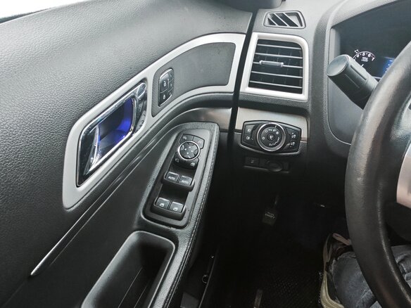 2015 Ford Explorer Sport V, белый, 2700000 рублей - вид 20
