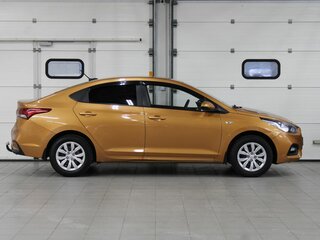 2017 Hyundai Solaris II, оранжевый, 857000 рублей, вид 4