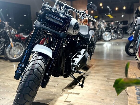 2024 Harley-Davidson Fat Bob, серый, 3450000 рублей - вид 8