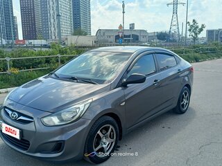 2013 Hyundai Solaris I, чёрный, 620000 рублей, вид 1