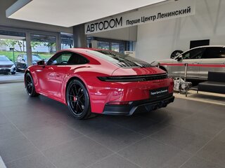 2026 Porsche 911 Carrera 4 GTS VIII (992) Рестайлинг, красный, 30500000 рублей, вид 3