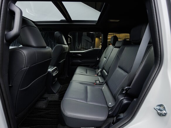 2025 Toyota Land Cruiser Prado 250 Series, белый, 10200000 рублей - вид 15