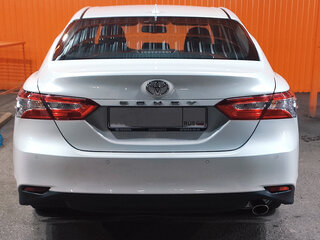 2021 Toyota Camry VIII (XV70) Рестайлинг, белый, 3350000 рублей, вид 4