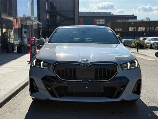 2025 BMW 5 серии 530i xDrive VIII (G60/G61/G68), белый, 8250000 рублей, вид 2