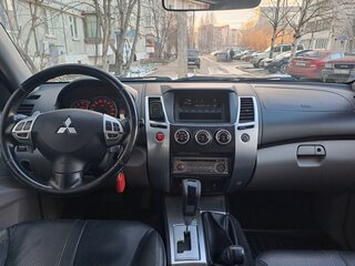 2013 Mitsubishi Pajero Sport II Рестайлинг, серебристый, 1490000 рублей, вид 3