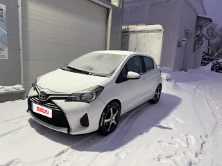 2017 Toyota Yaris III Рестайлинг 2, белый, 950000 рублей, вид 2