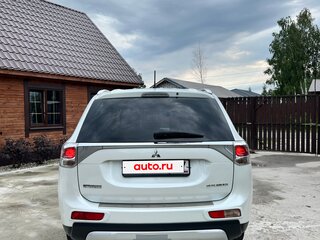 2014 Mitsubishi Outlander III Рестайлинг, белый, 1450000 рублей, вид 5