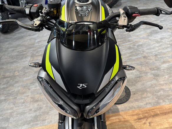 2020 Triumph Street Triple, чёрный, 999000 рублей - вид 21