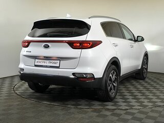 2019 Kia Sportage IV Рестайлинг, белый, 1990000 рублей, вид 4