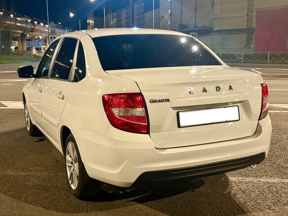 2021 Lada (ВАЗ) Granta I Рестайлинг, белый, 700000 рублей - вид 4