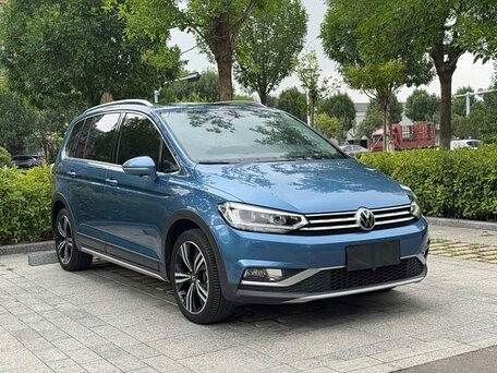 2022 Volkswagen Touran Cross L II, чёрный, 2250000 рублей, вид 2